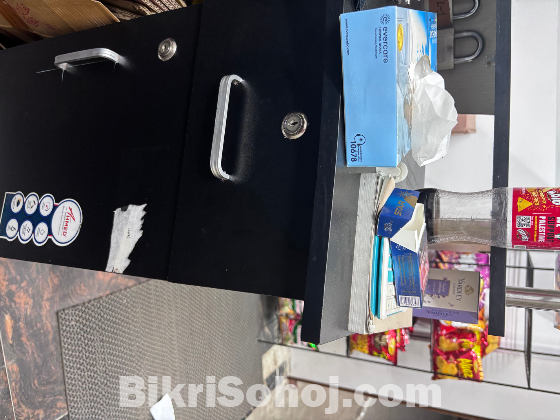 Office Chair + Desk for Sale (Almost New)